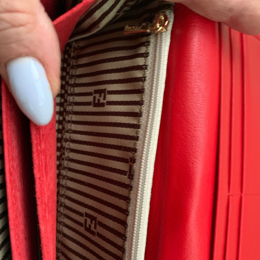 Wallet like new condition - Picture 2 of 4